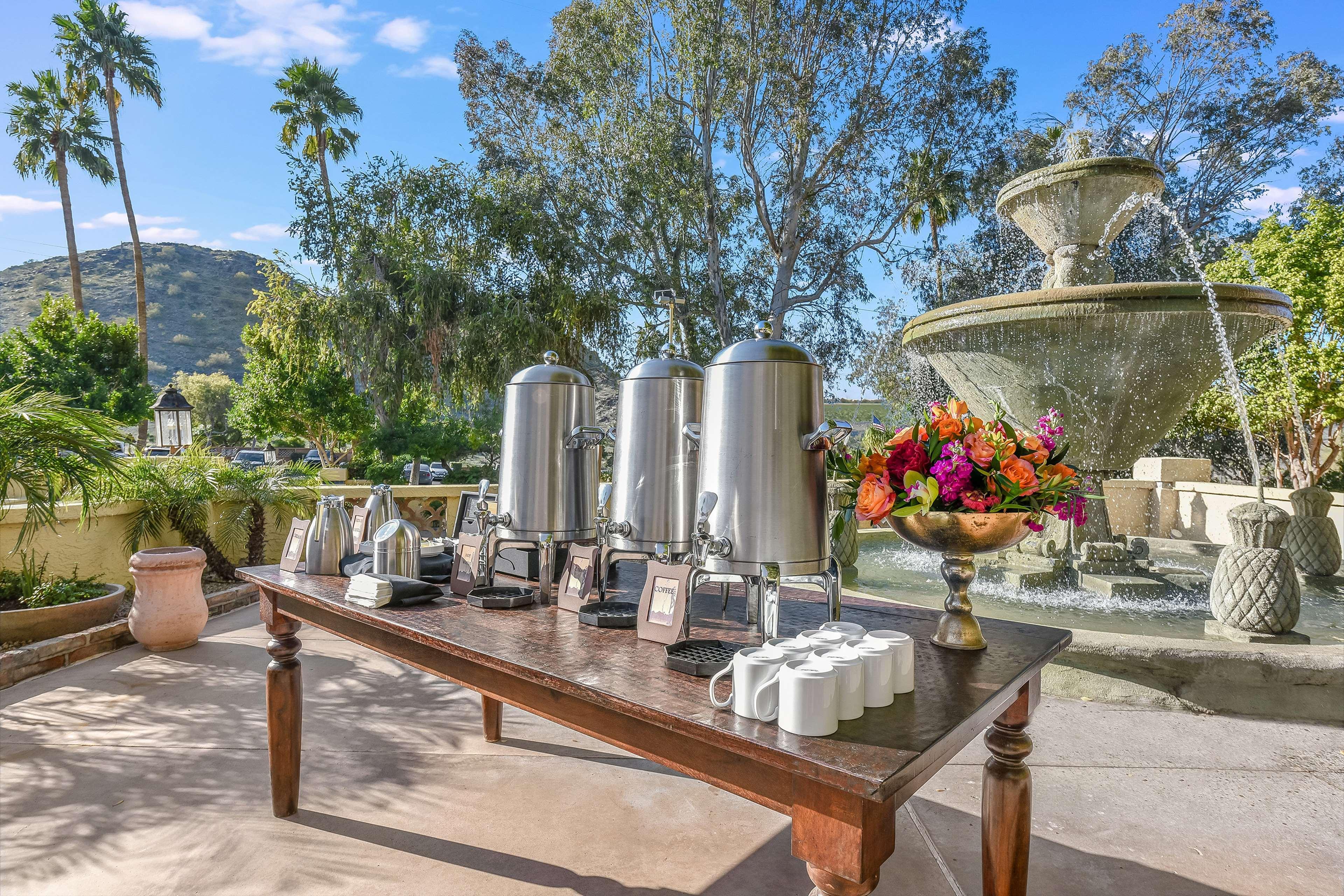 Hilton Phoenix Tapatio Cliffs Resort Bagian luar foto