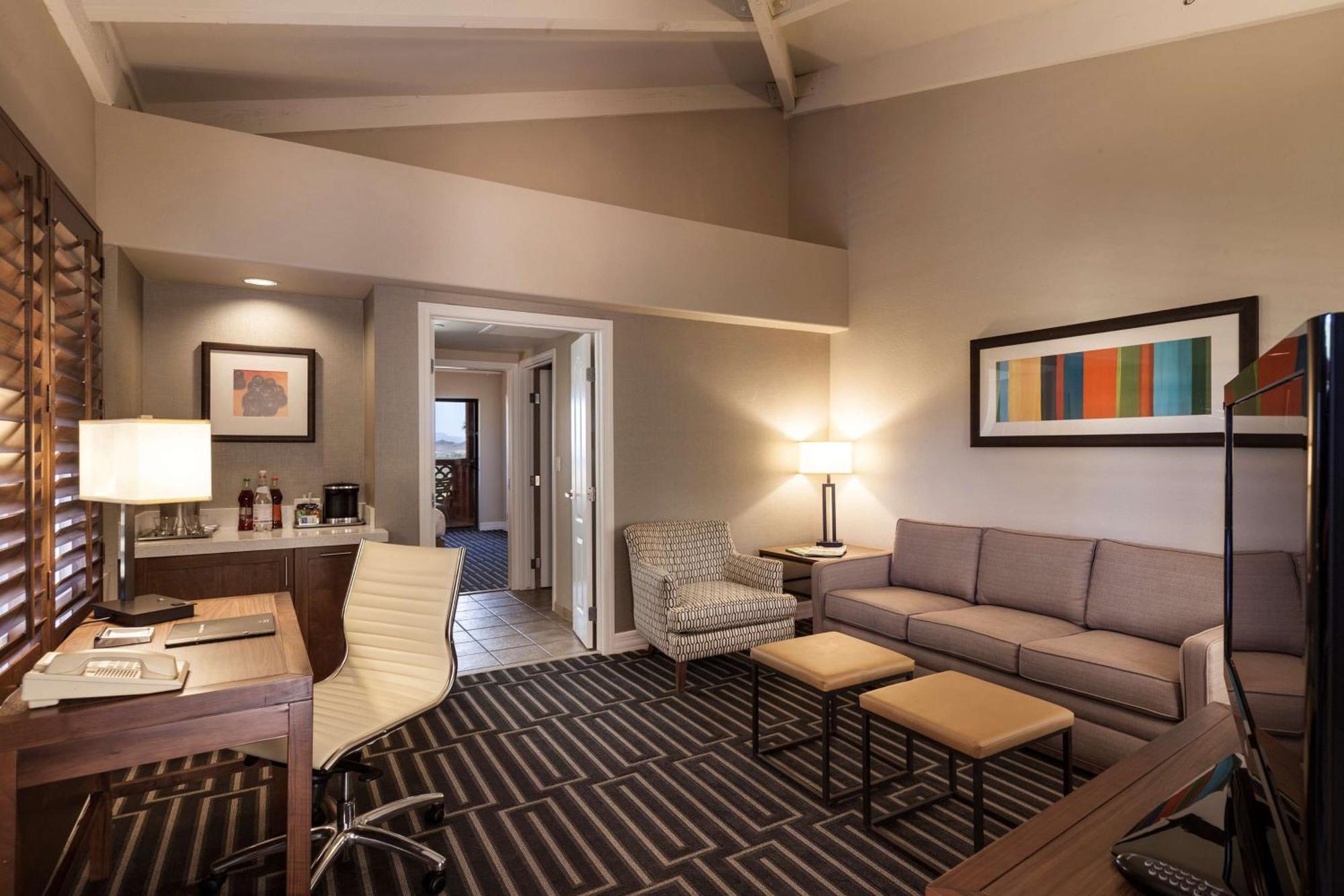 Hilton Phoenix Tapatio Cliffs Resort Bagian luar foto
