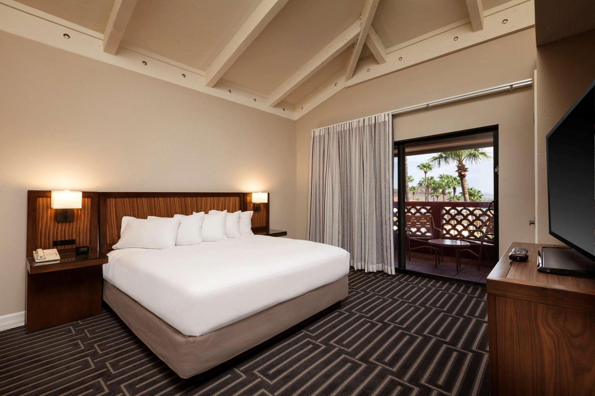 Hilton Phoenix Tapatio Cliffs Resort Bagian luar foto