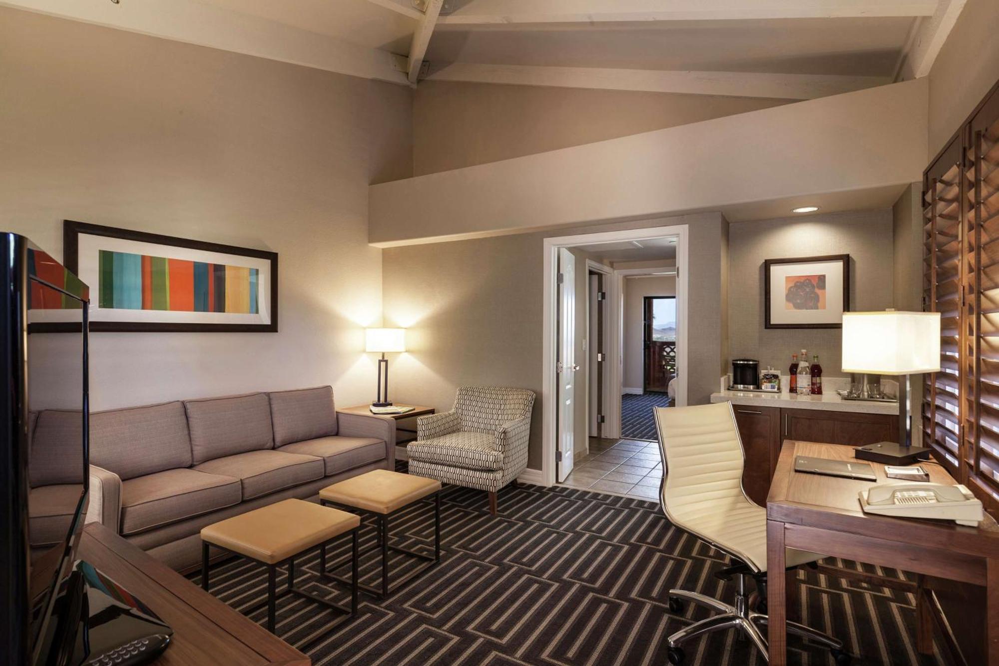 Hilton Phoenix Tapatio Cliffs Resort Bagian luar foto