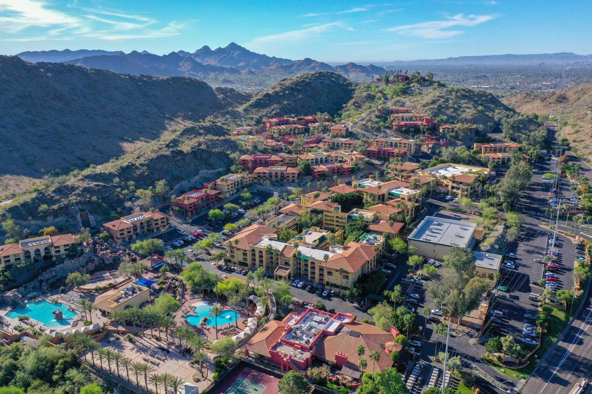 Hilton Phoenix Tapatio Cliffs Resort Bagian luar foto