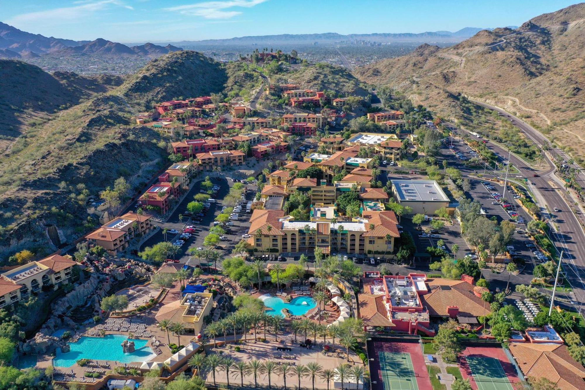 Hilton Phoenix Tapatio Cliffs Resort Bagian luar foto