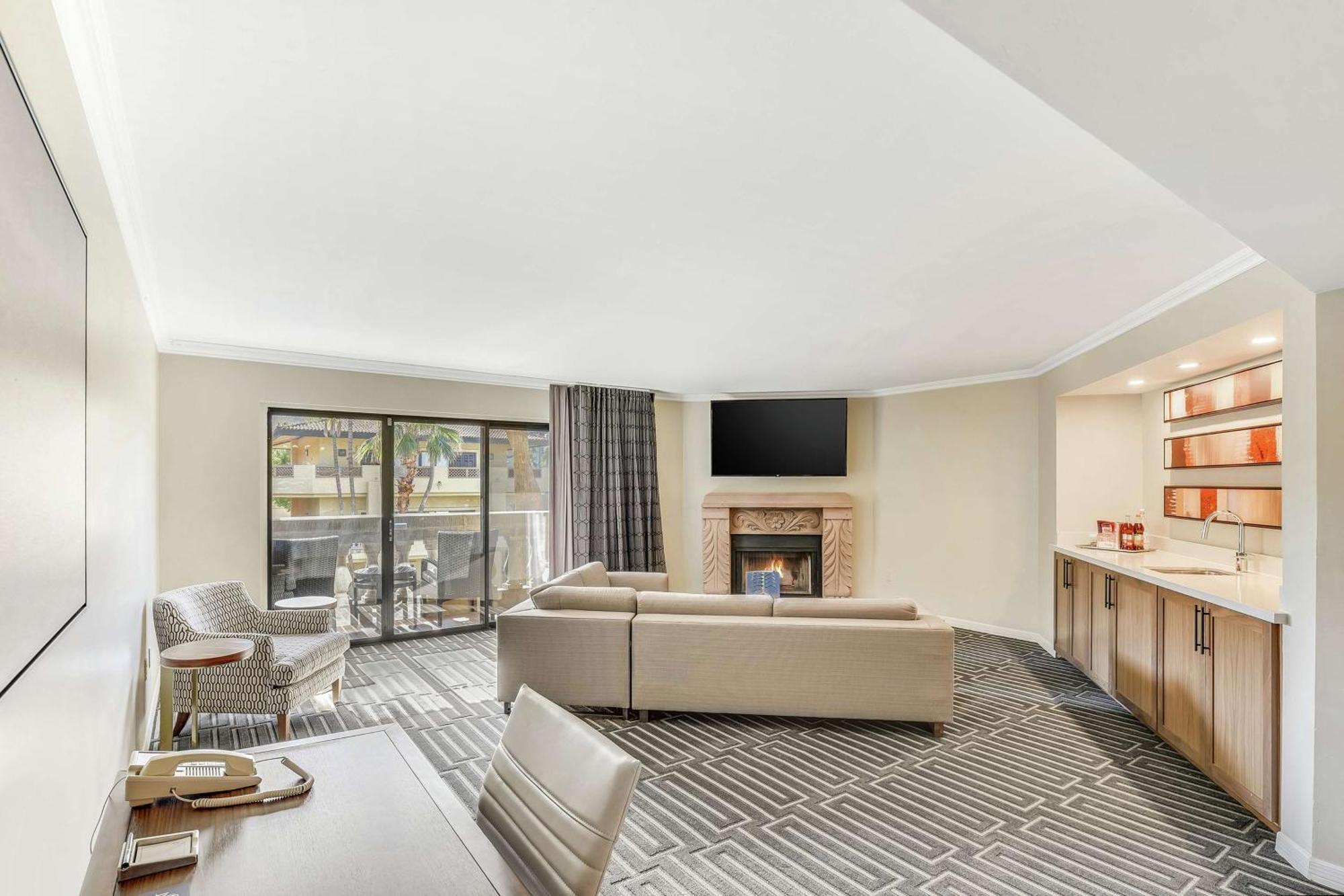Hilton Phoenix Tapatio Cliffs Resort Bagian luar foto