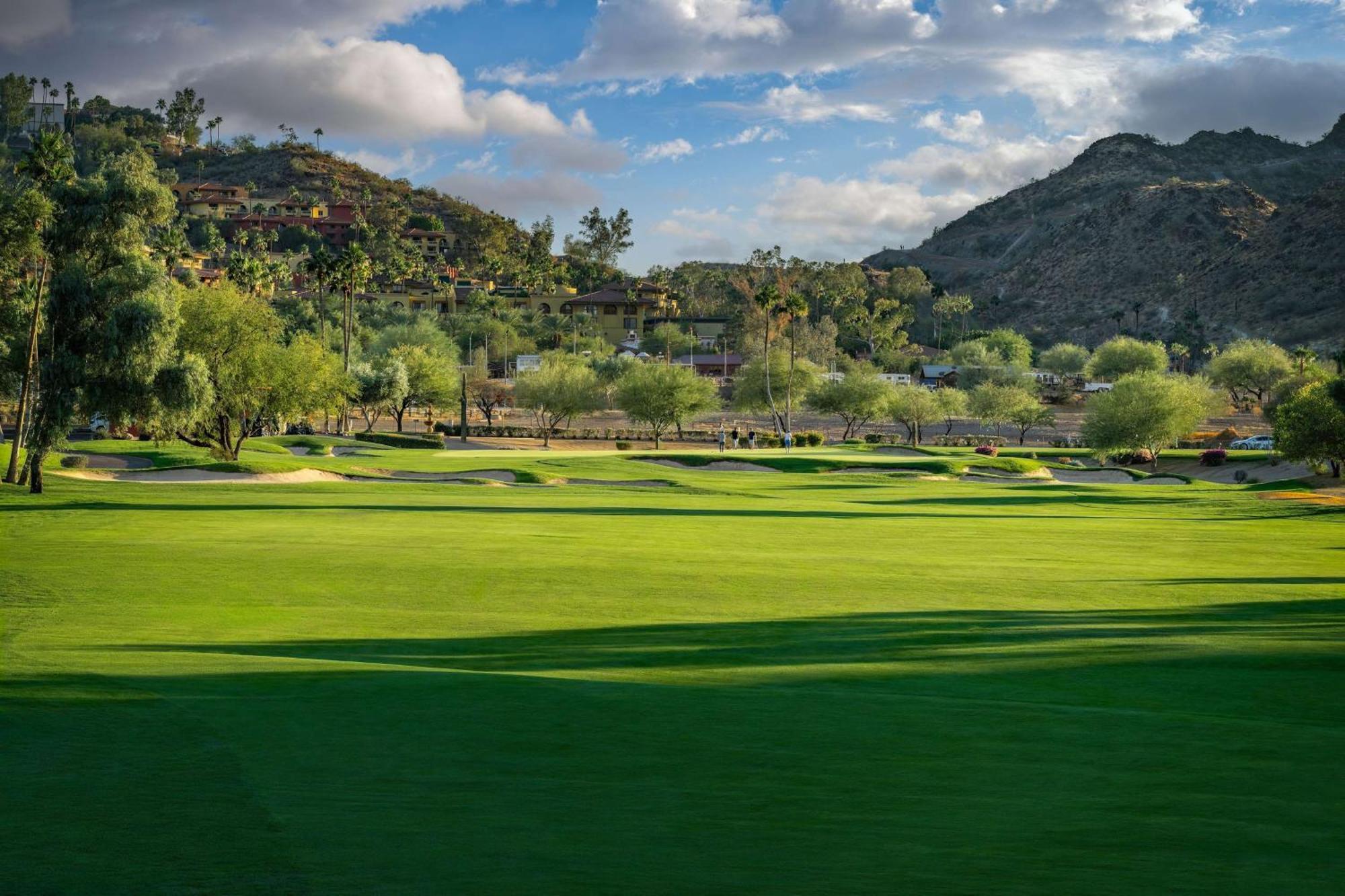 Hilton Phoenix Tapatio Cliffs Resort Bagian luar foto
